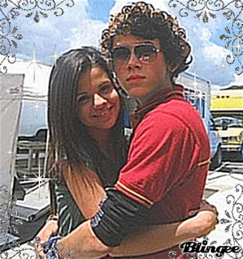 Selena Gomez y Nick Jonas Picture #116352994 | Blingee.com