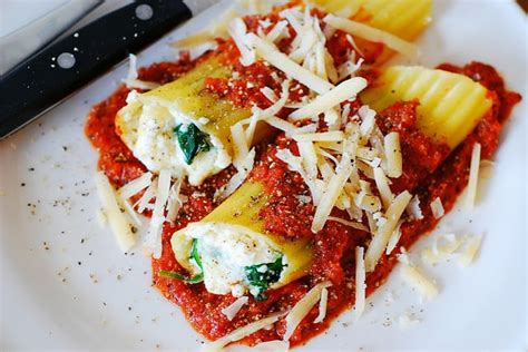 Spinach and Ricotta Cheese Stuffed Manicotti Pasta Shells - Julia's Album