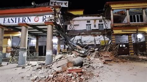 West Bengal: Two Injured as Burdwan Railway Station Collapses - west ...