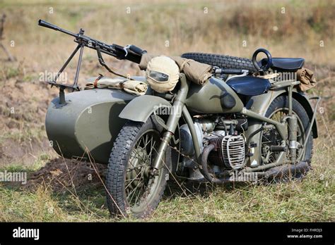 Vintage army motorcycle hi-res stock photography and images - Alamy