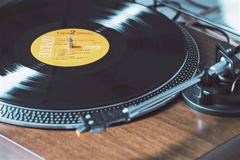 When Were Vinyl Records Invented? – Hipster Gear Lab