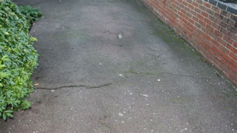 Tarmac repair needed - Driveway Wise