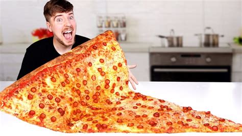 I Ate The World’s Largest Slice Of Pizza – Interesting Things You'll Like