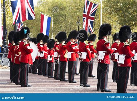 The Guards of the Buckingham Palace during the Traditional Changing of ...