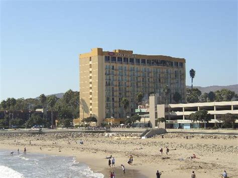 Crowne Plaza Ventura Beach, Ventura, CA - California Beaches