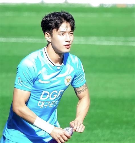 7 Potret Jeong Seung Won, Pemain Sepak Bola Kebanggan Korsel yang ...