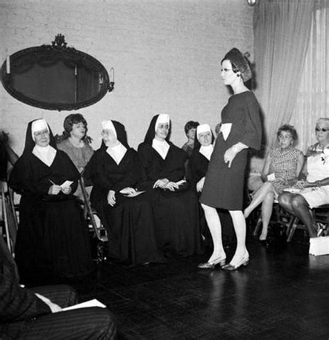 21 Vintage Photos Of Nuns Letting Their Habits Down | Nuns habits, Nun ...