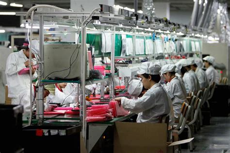 Apple’s iPhone Manufacturer Foxconn Replaces 60,000 Of It'