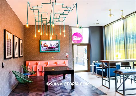 Aloft Birmingham Eastside Hotel Review - Urban King Room & Restaurant ...