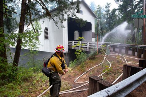 Oregon wildfires: Lookout, Bedrock fire updates and how to help ...