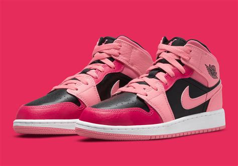 Air Jordan 1 Mid GS Coral Chalk Pink 554725-662 | SneakerNews.com