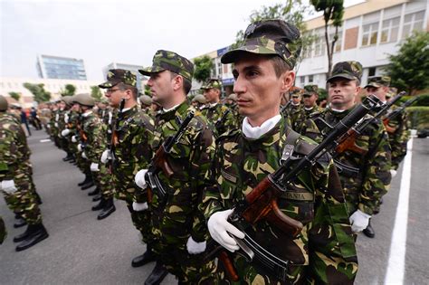 Armata Romana cauta voluntari care la nevoie pot fi trimisi la razboi ...