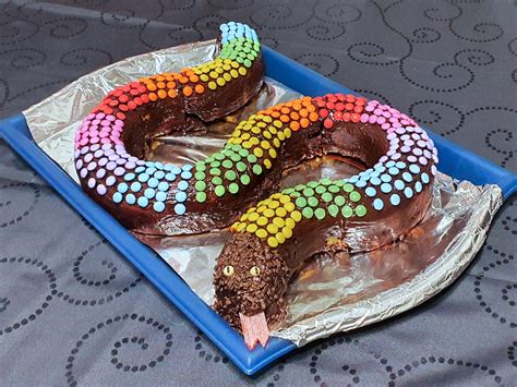 Gâteau serpent arc-en-ciel – Eva Cuisine