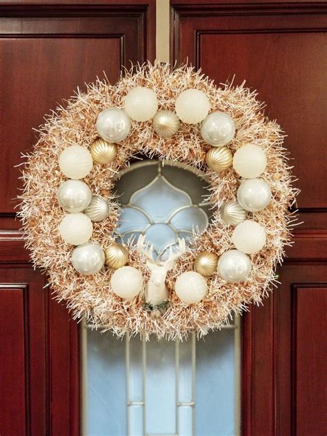 Christmas wreath | Christmas wreaths, White christmas wreath, Wreaths