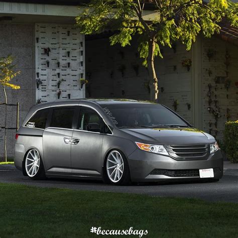 Pin de Arnold Tarin en Slammed Clean Honda Odyssey | Camionetas chevy ...