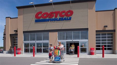 Costco requires membership to eat at food court | Fox Business Video