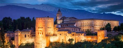 Alhambra by night tour with Palacios Nazaríes | musement