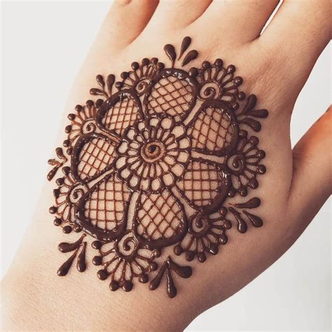 Round Patch Mehndi Design : Albeit, the designs changing can never be compared yet the new ...