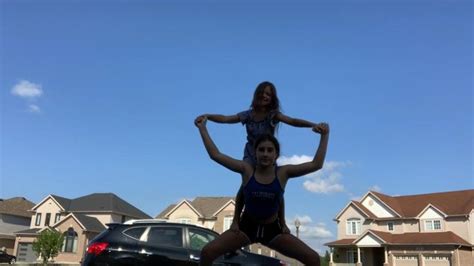 2 Person Cheer Stunts💞🦋 [Video] | Cheerleading stunt, Cheer stunts, 2 ...