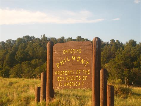 File:Philmont Scout Ranch entrance sign.jpg - Wikimedia Commons