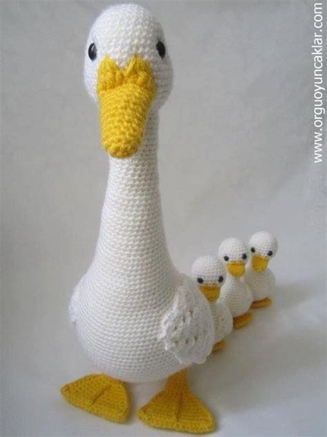 Lá vem o pato... | Padrões de crochê fáceis, Padrões de brinquedos de pelúcia, Crochê bonito