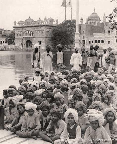 Shri Harmandir Sahib Rare Photo - 1946 | Rare photos, History of india ...