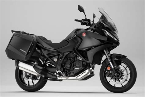 2022 Honda NT1100 First Look (8 Fast Facts, 50 photos + Specs ...