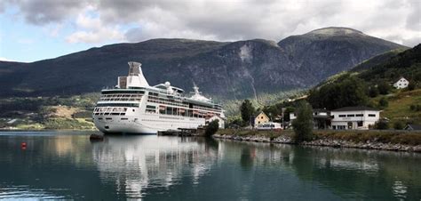 Cruising in Norway: 10 Top-Notch Norwegian Destinations - Cruise Panorama | Cruise ship, Norway ...