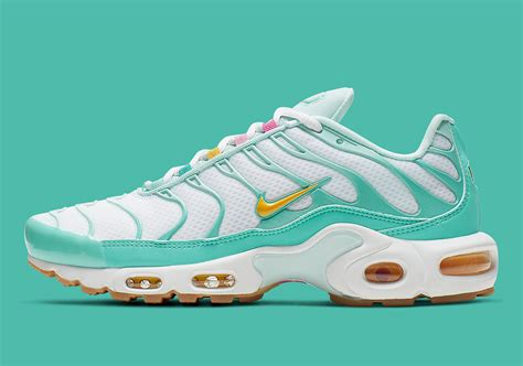 Nike Air Max Plus Women's Easter CJ9925-300 Release Date | SneakerNews.com