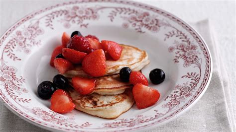 Scotch pancakes with mixed berries and crème anglaise - Angus Soft ...