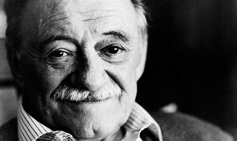 140 Frases de Mario Benedetti; pura poesía [Con Imágenes]