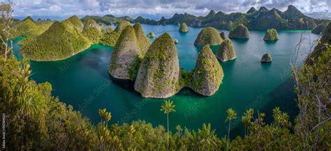 Tower karst panorama from Wayag Island Overlook, Raja Ampat, Papua ...