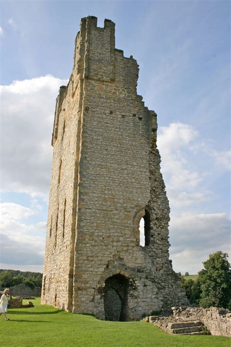 Helmsley Castle (Helmsley) - Visitor Information & Reviews