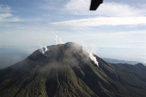 Bulusan Volcano Eruption this Afternoon – No direct Danger News from the Philippines