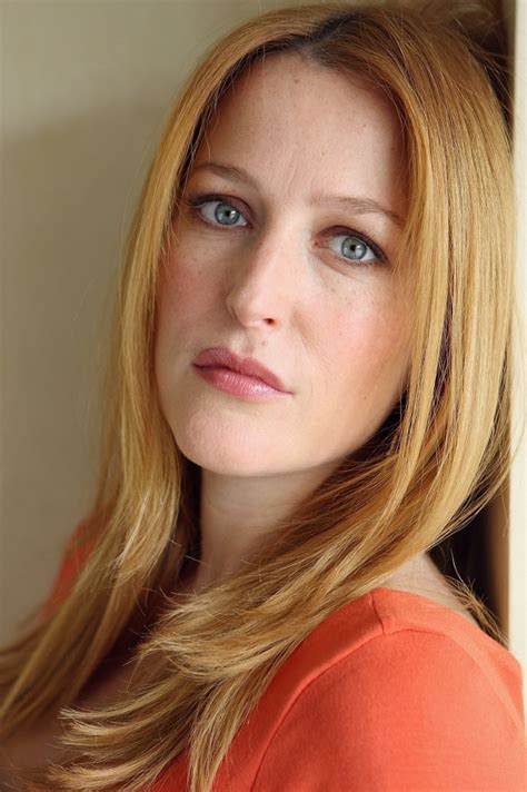 Gillian Anderson net worth, salary, cars, houses