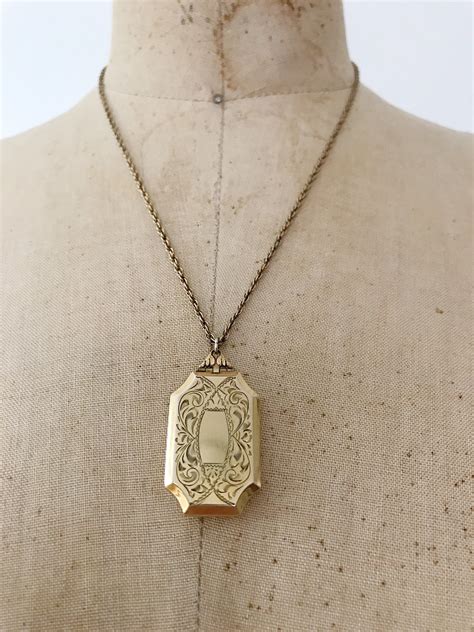 vintage locket / vintage 50s locket / Victorian Revival locket