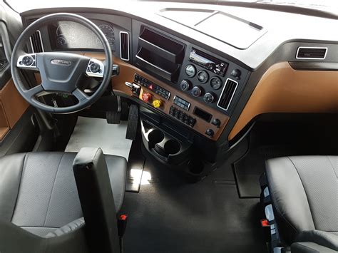 2023 Freightliner Cascadia Interior - www.inf-inet.com