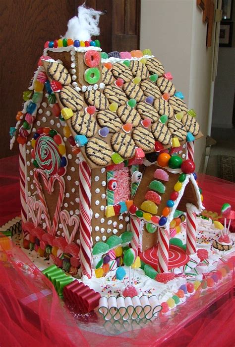 Suzy Homefaker: Gingerbread House Decorating Ideas