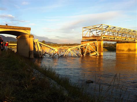 5th UPDATE — I-5 bridge collapses near Mount Vernon, tossing people, vehicles into Skagit River ...