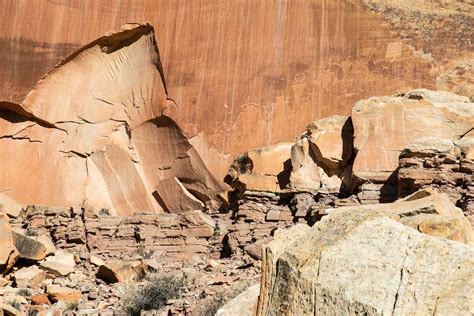 Capitol Reef Petroglyphs - Earth Trekkers