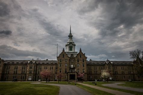 5 Insane Asylums and the Horrors That Happened There