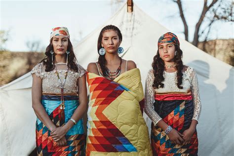 White Wolf : Redefining Beauty in America: Crow tribe woman featured in ...