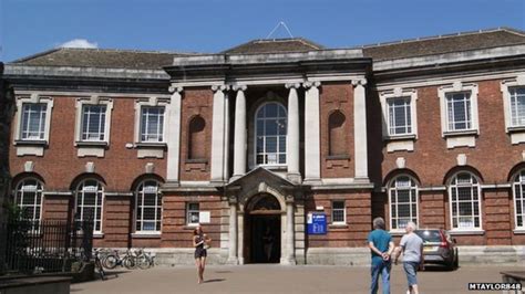 York library bans 12 for threats and drugs - BBC News