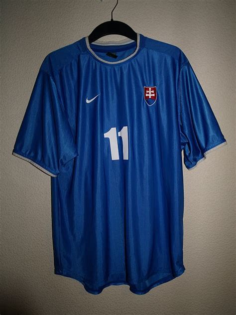 Slovakia Home football shirt 2000.