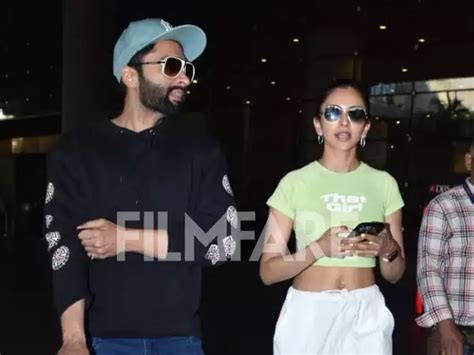 Jackky Bhagnani and Rakul Preet Singh clicked at the airport | Filmfare.com