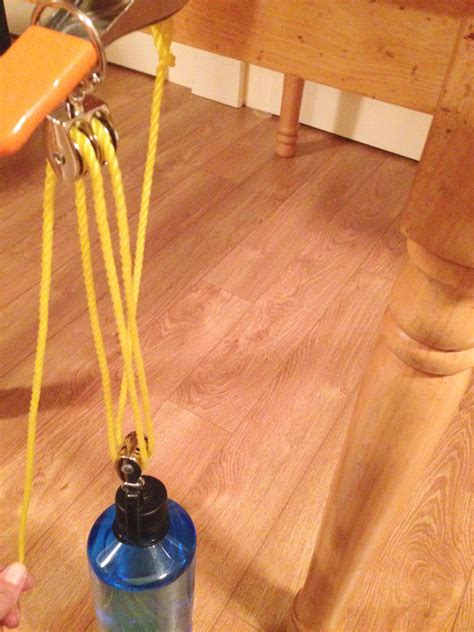 Pulleys and water bottle to feel the forces | ingridscience.ca