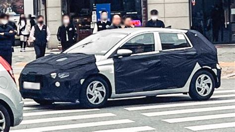 New Hyundai i20 Facelift 2023 Version Spied Testing In Korea