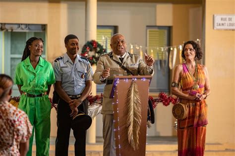 Death in Paradise cast tease 'extremely disruptive' plot twist for Neville in Christmas special ...