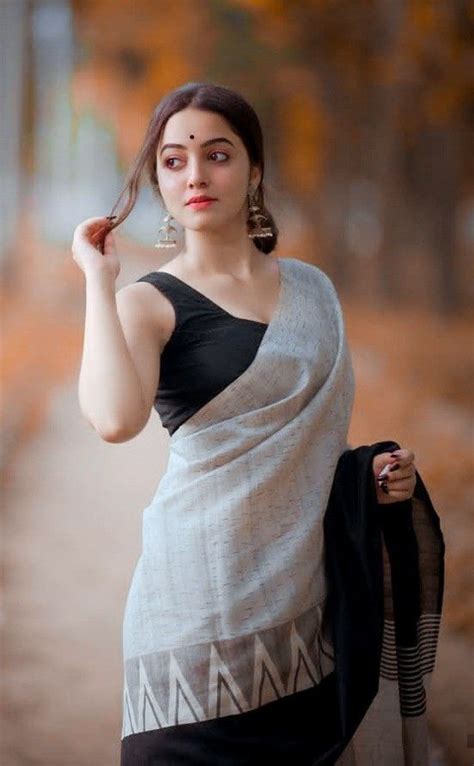 Pin by shivangi on Women's fashion | Indian saree blouses designs ...