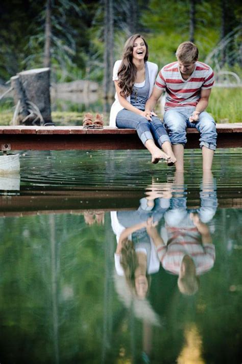 15 Adorable Couple Poses To Inspire Your Engagement Photo Shoot